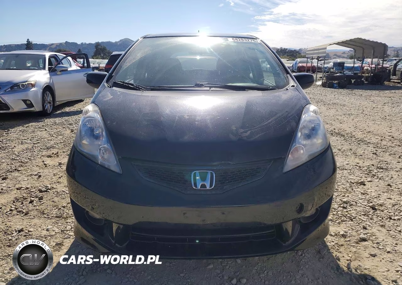 2011 Honda Fit Sport VIN:JHMGE8H52BC024332 - 5