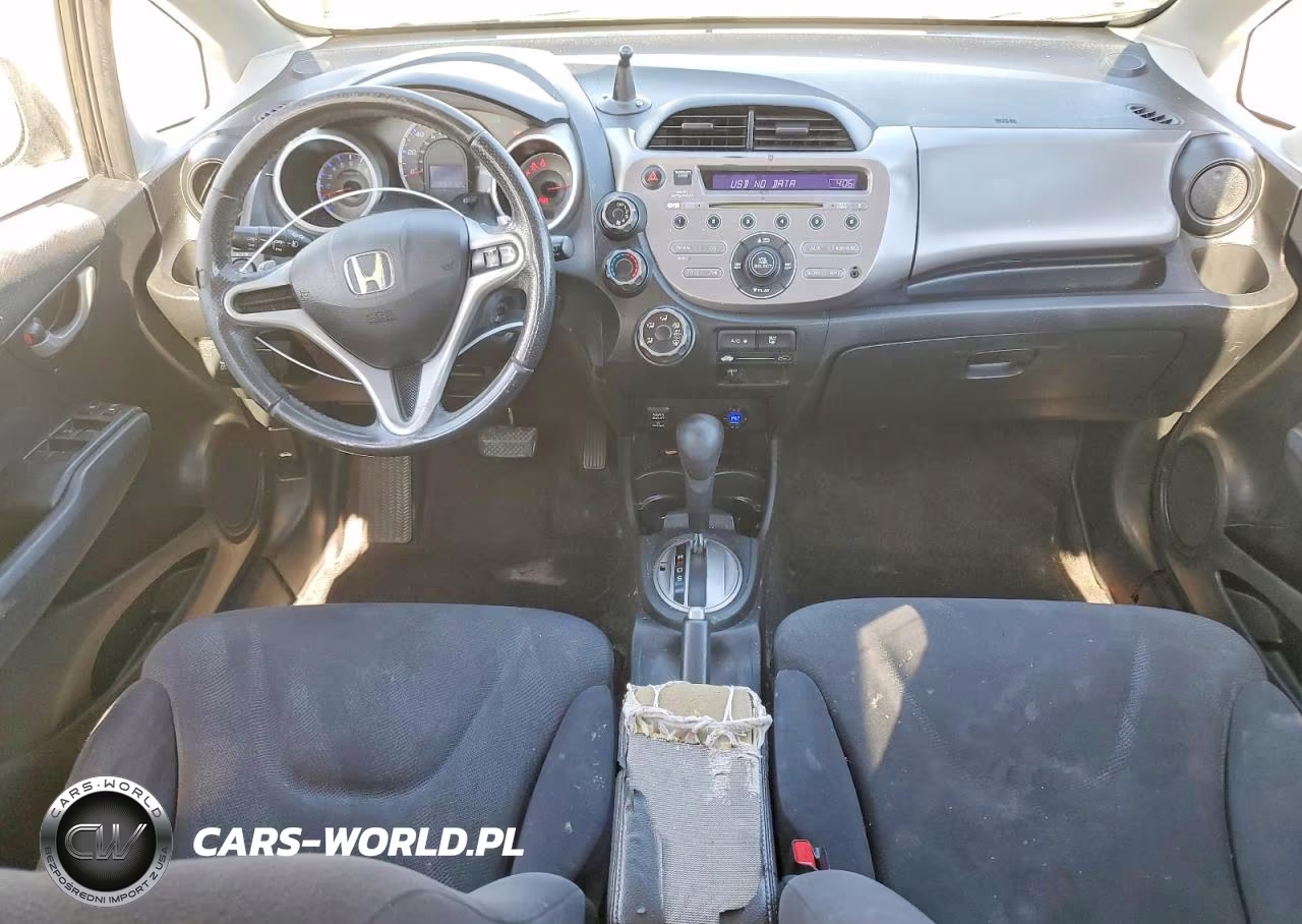 2011 Honda Fit Sport VIN:JHMGE8H52BC024332 - 8
