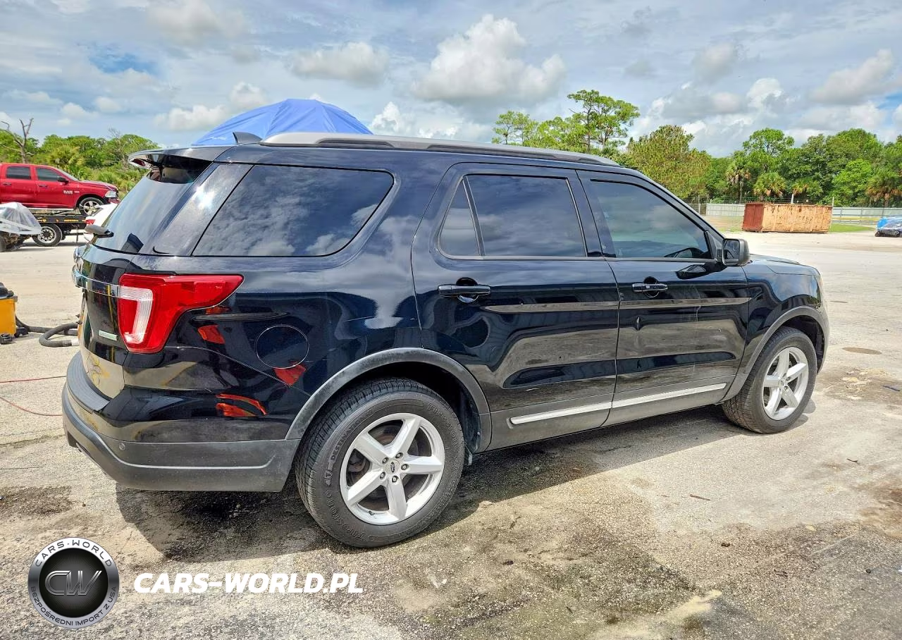 2018 Ford Explorer Xlt VIN:1FM5K7DHXJGC87425 - 3
