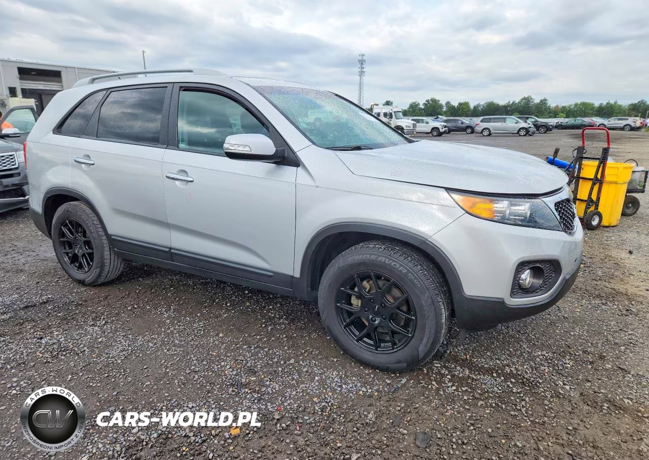 2013 Kia Sorento Lx VIN:5XYKT3A65DG411852 - 4