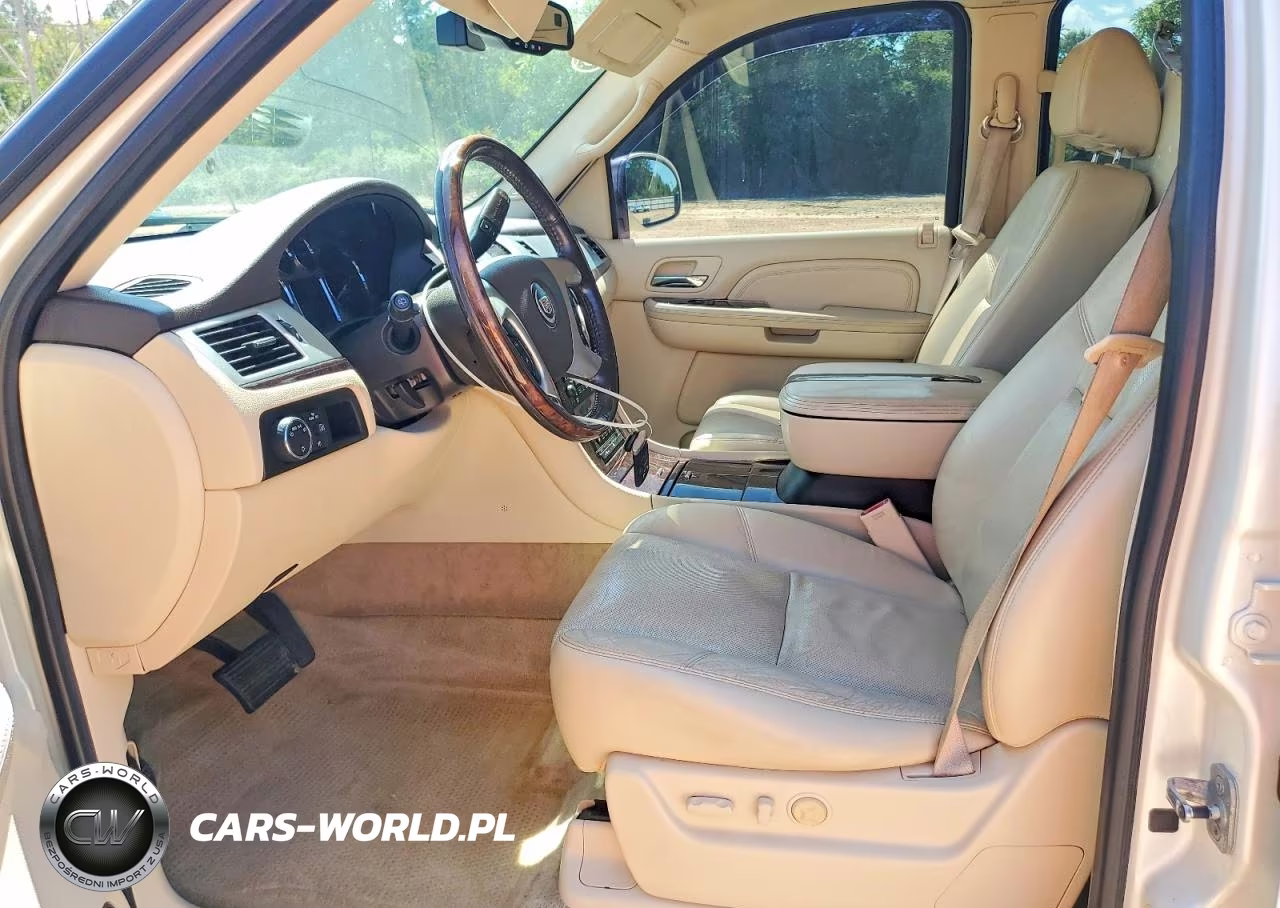2008 Cadillac Escalade Luxury VIN:1GYFK63818R255461 - 7