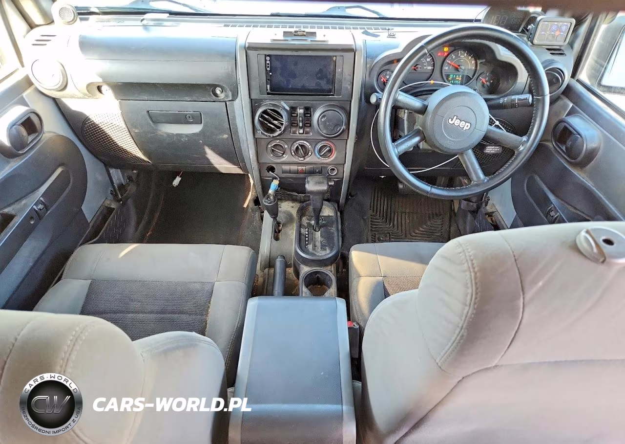 2009 Jeep Wrangler Unlimited X VIN:1J4GZ39139L710551 - 8