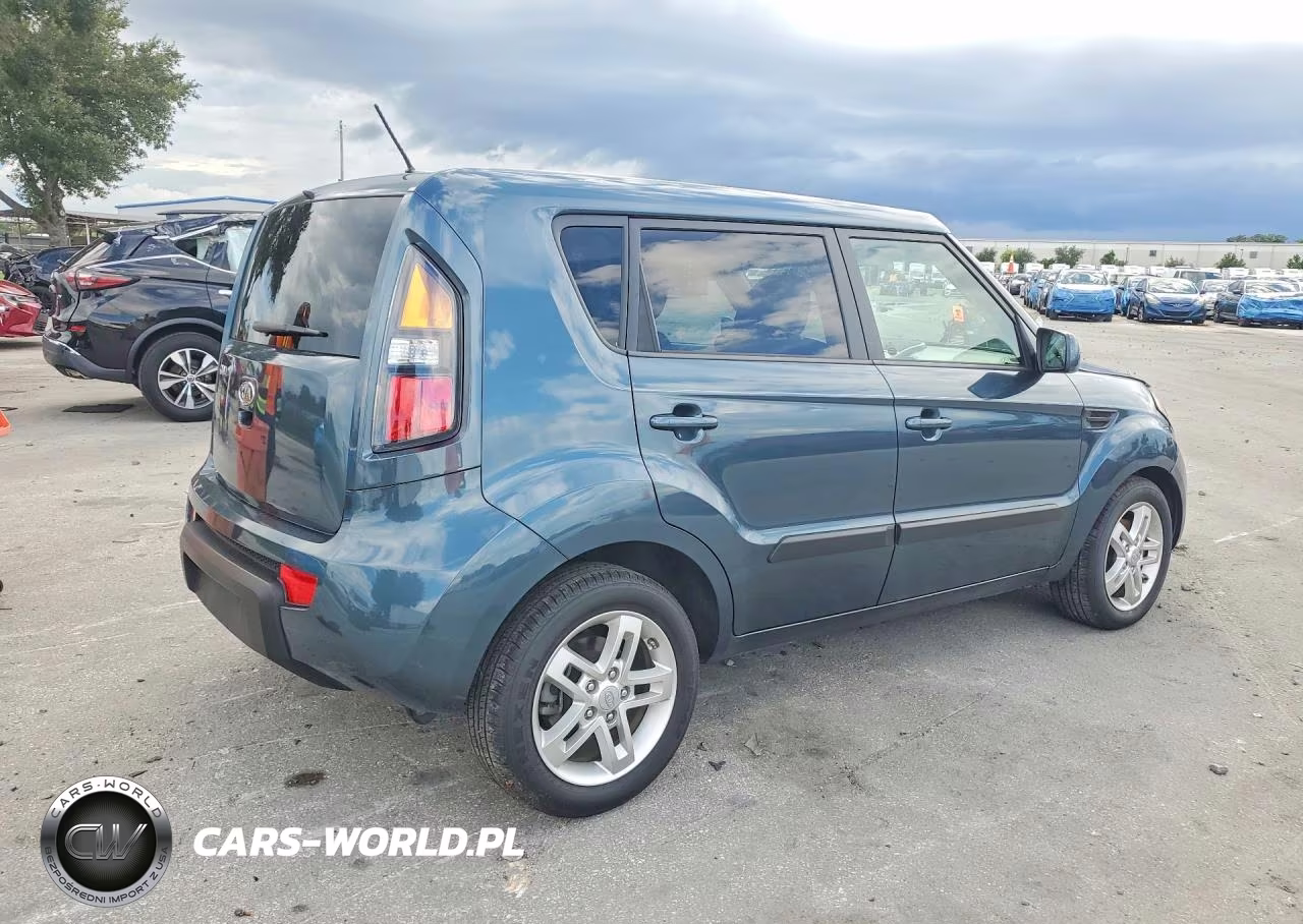 2011 Kia Soul + VIN:KNDJT2A21B7327086 - 3