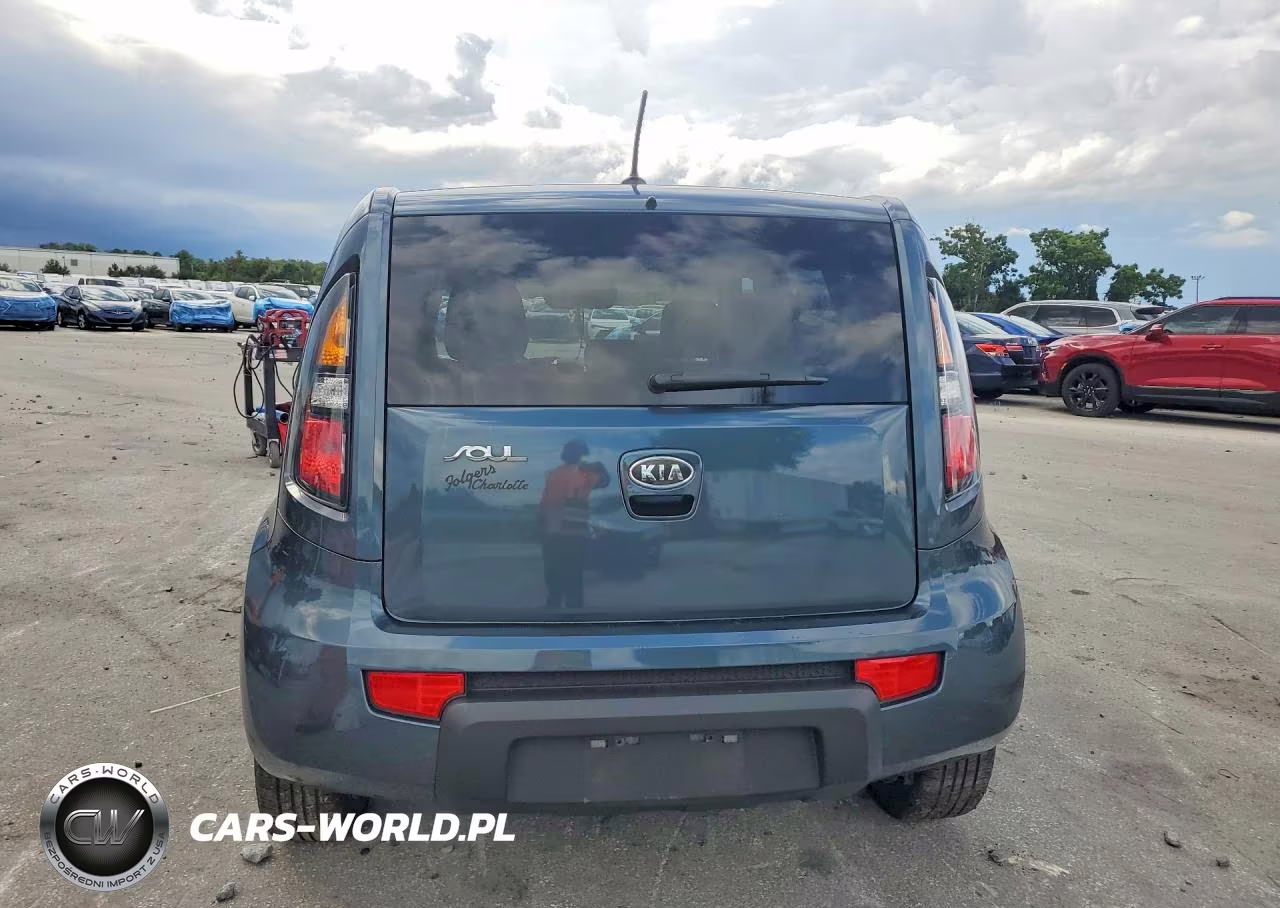 2011 Kia Soul + VIN:KNDJT2A21B7327086 - 6