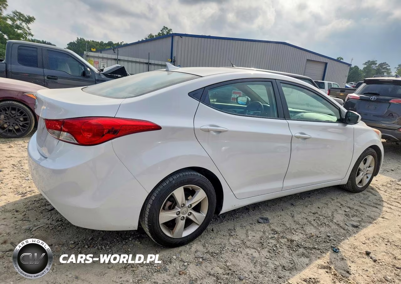 2013 Hyundai Elantra Gls VIN:5NPDH4AE2DH310851 - 3