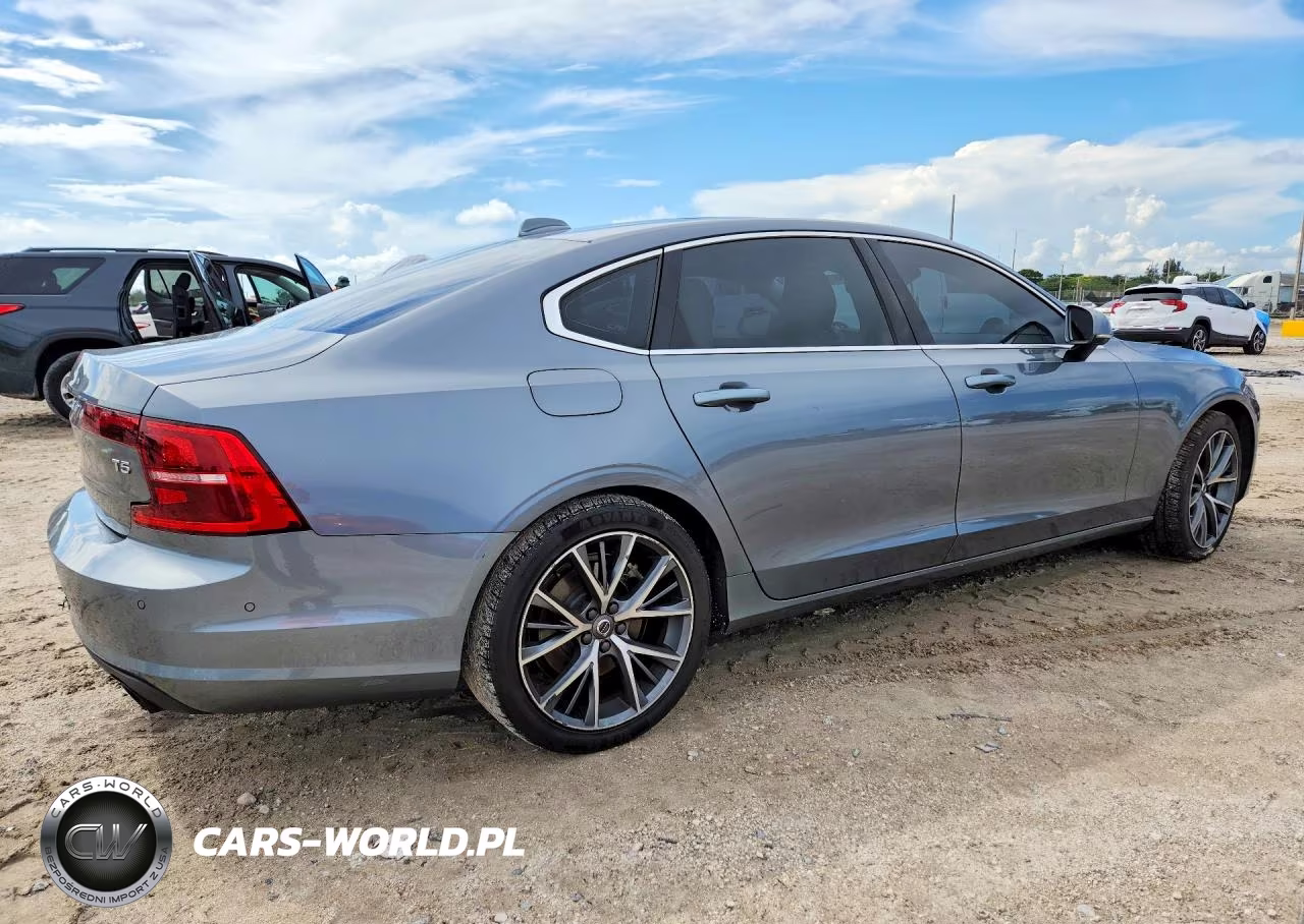 2018 Volvo S90 T5 Momentum VIN:LVY982AK3JP004380 - 3