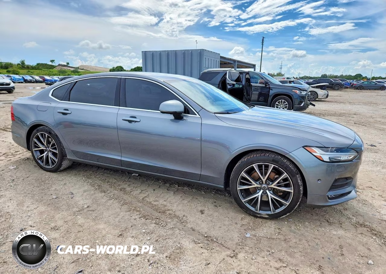 2018 Volvo S90 T5 Momentum VIN:LVY982AK3JP004380 - 4