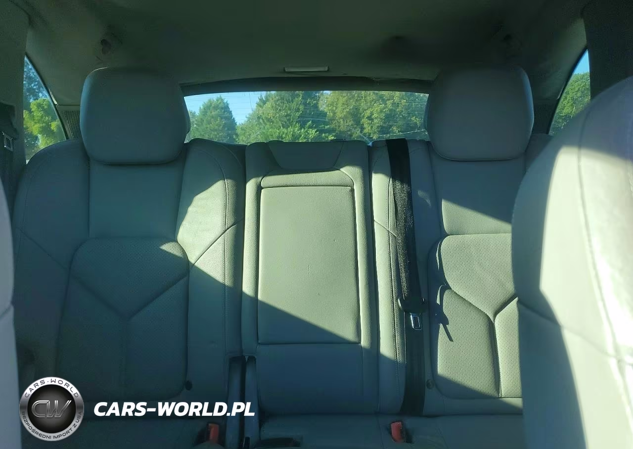 2011 Porsche Cayenne VIN:WP1AA2A22BLA00904 - 10