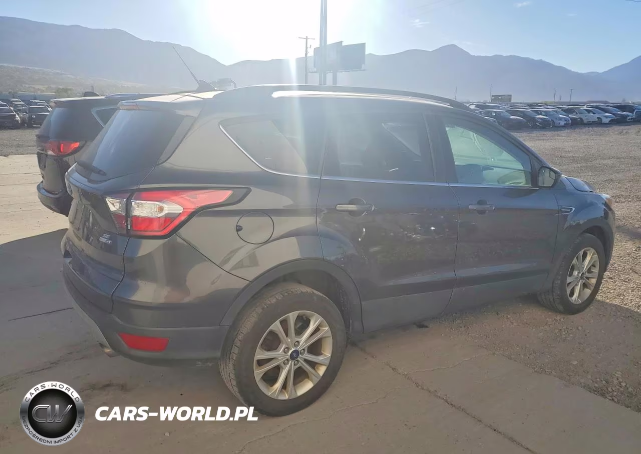 2018 Ford Escape Se VIN:1FMCU9GDXJUD04943 - 3