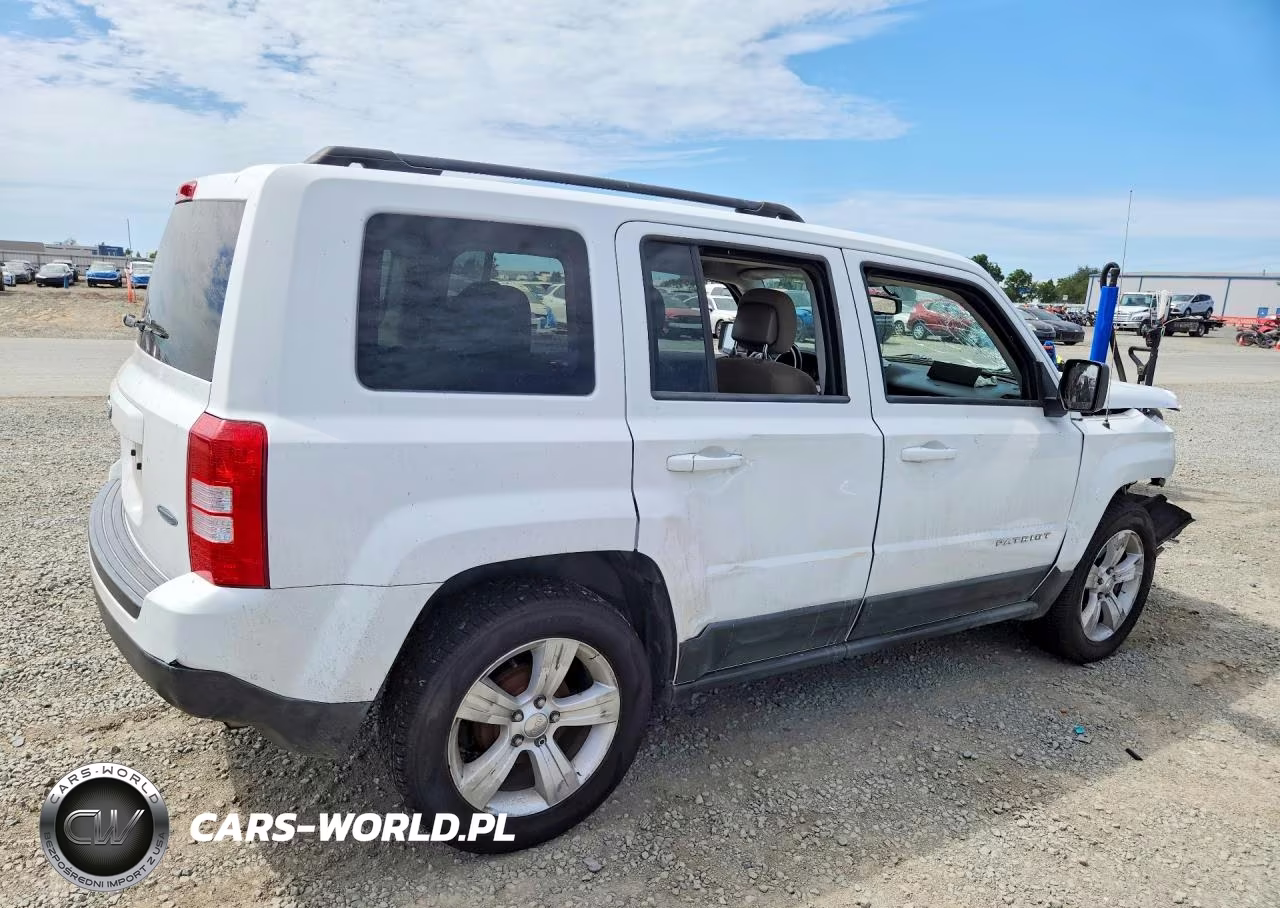 2013 Jeep Patriot Latitude VIN:1C4NJPFB0DD194242 - 3