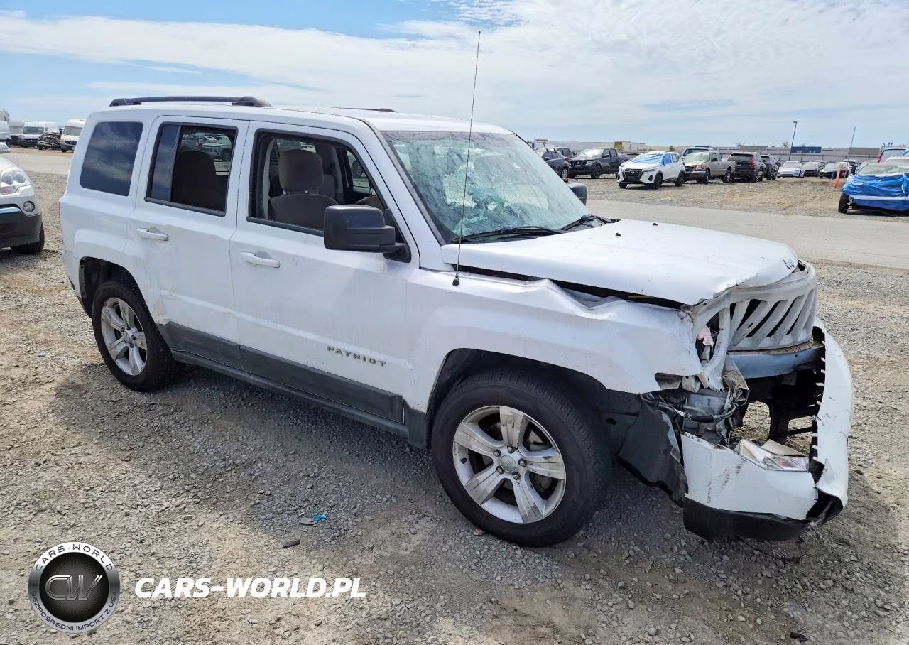 2013 Jeep Patriot Latitude VIN:1C4NJPFB0DD194242 - 4