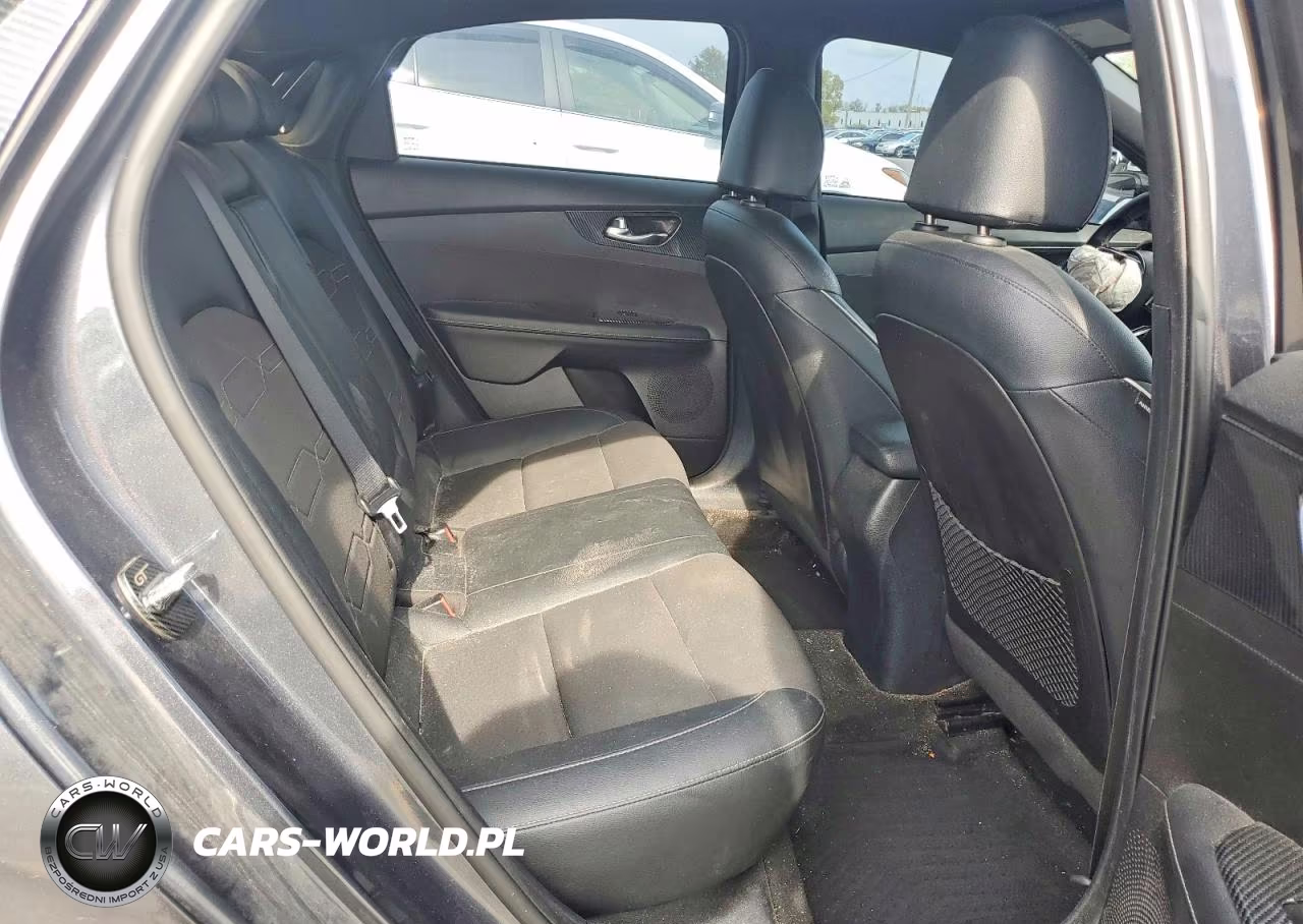 2021 Kia Forte Gt Line VIN:3KPF34AD4ME402479 - 10