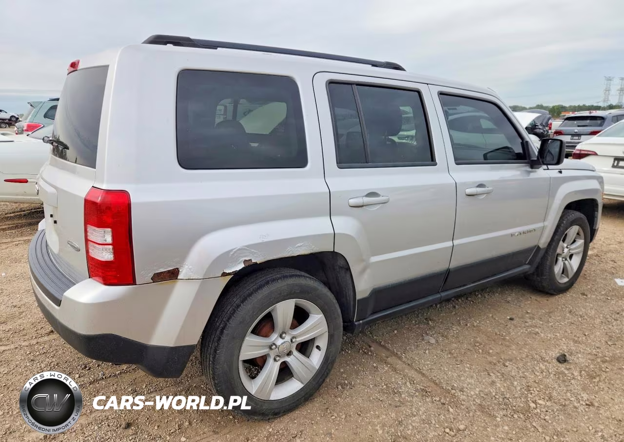 2013 Jeep Patriot Latitude VIN:1C4NJPFB6DD102843 - 3