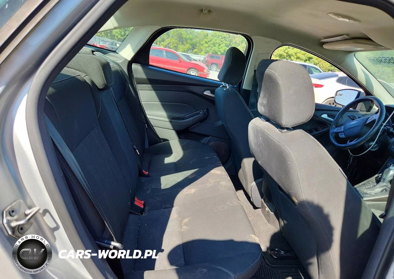 2017 Ford Focus Se VIN:1FADP3F26HL341278 - 10