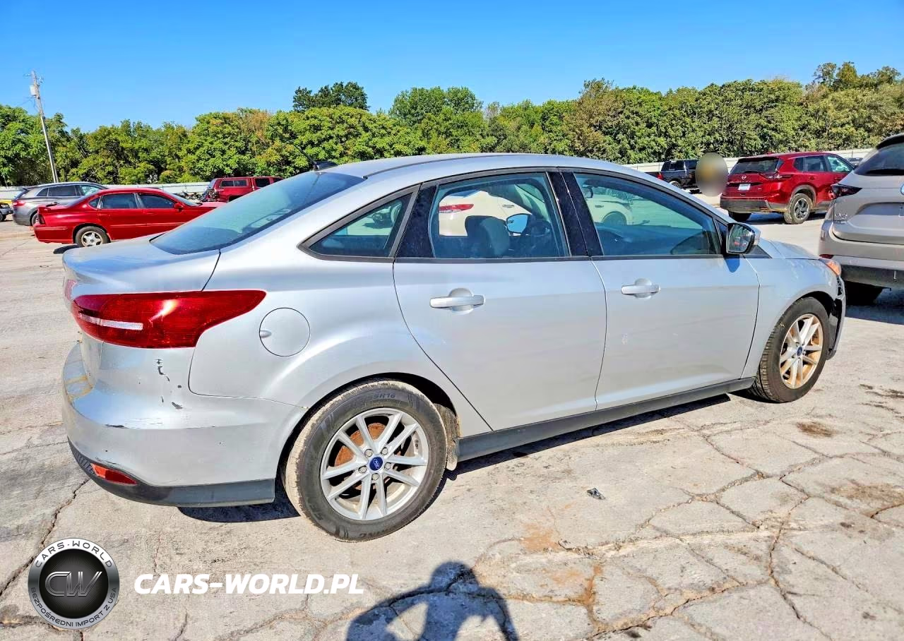 2017 Ford Focus Se VIN:1FADP3F26HL341278 - 3