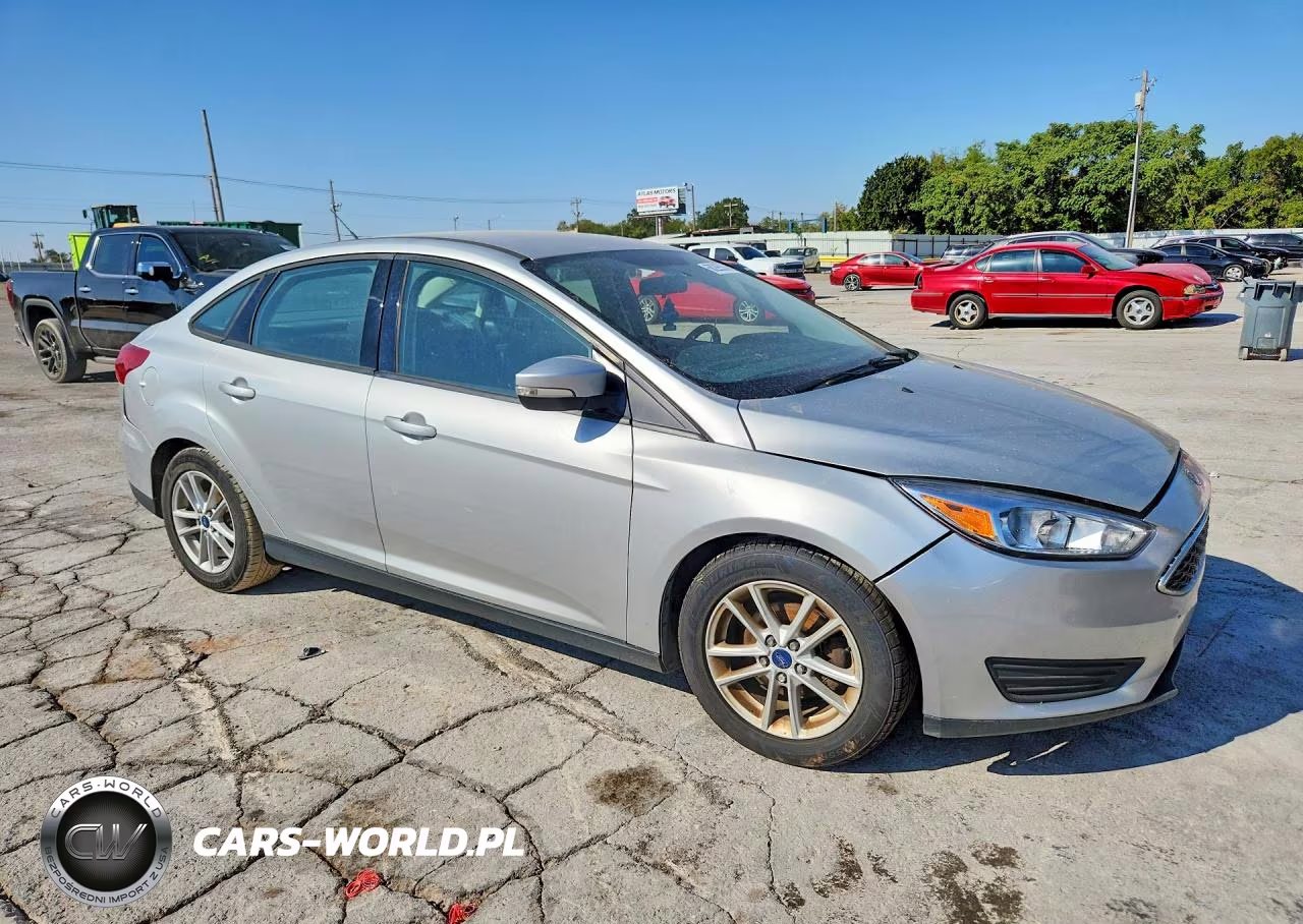 2017 Ford Focus Se VIN:1FADP3F26HL341278 - 4