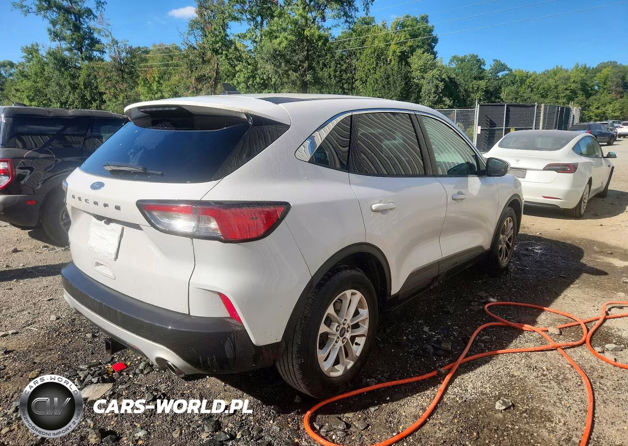 2021 Ford Escape Se VIN:1FMCU0G65MUA68199 - 3