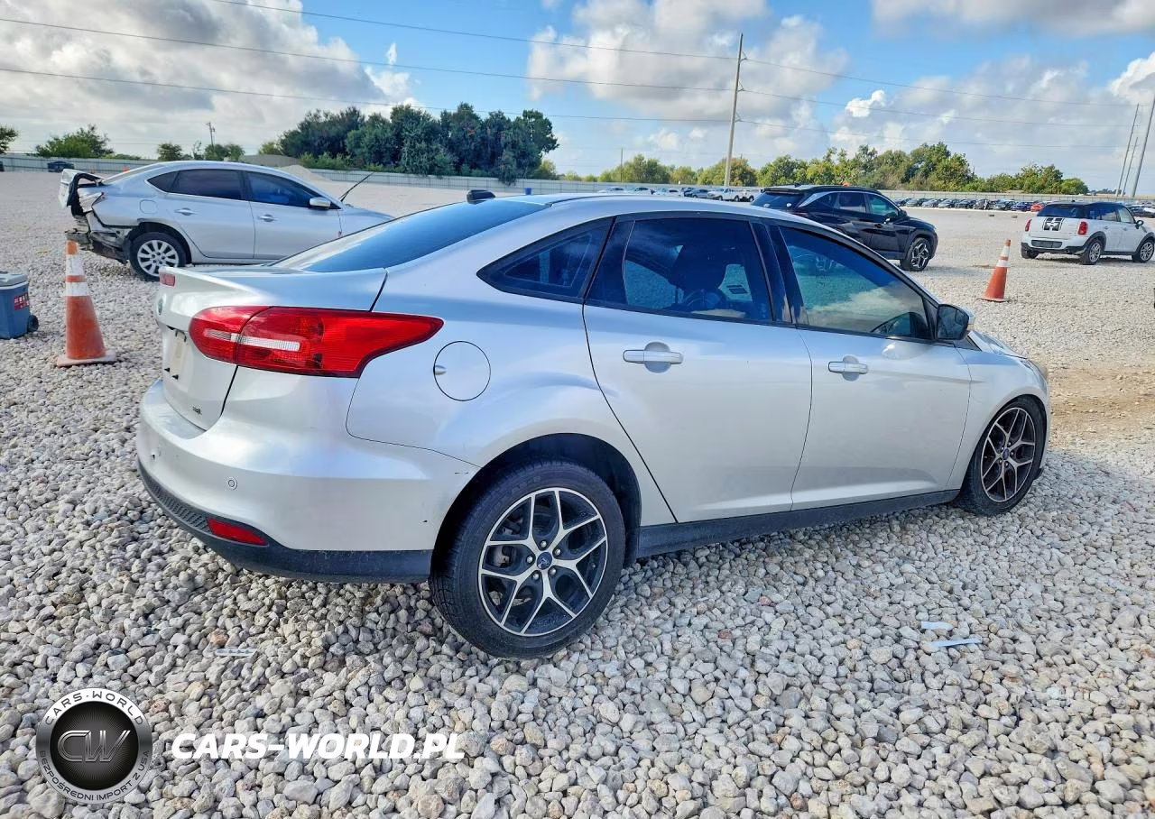 2017 Ford Focus Sel VIN:1FADP3H21HL237245 - 3
