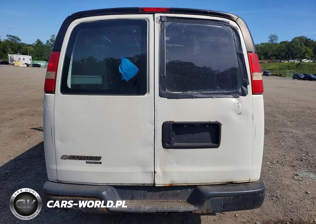 2012 Chevrolet Express G2500 VIN:1GCWGFFA9C1140751 - 10