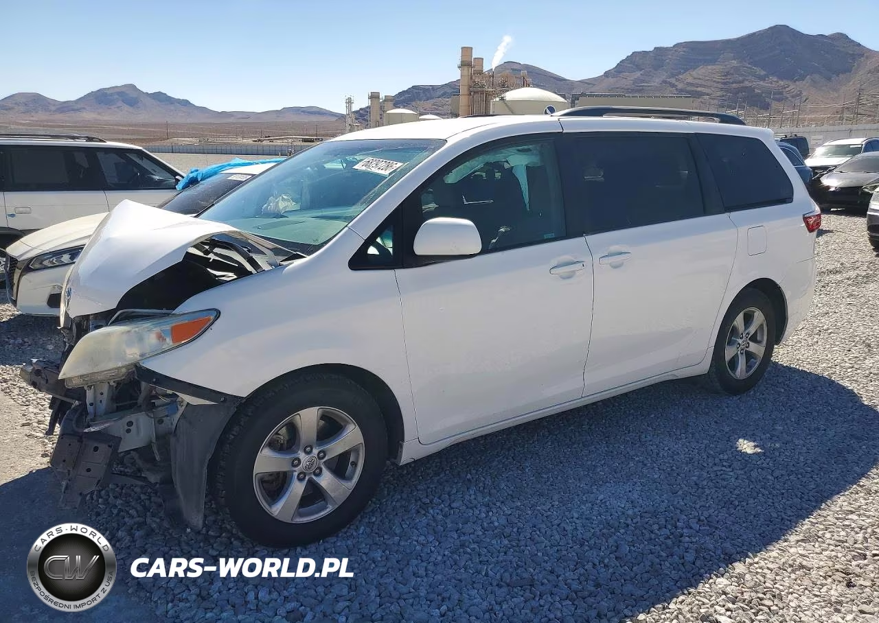 2015 Toyota Sienna Le – zdjęcie 1 z 14