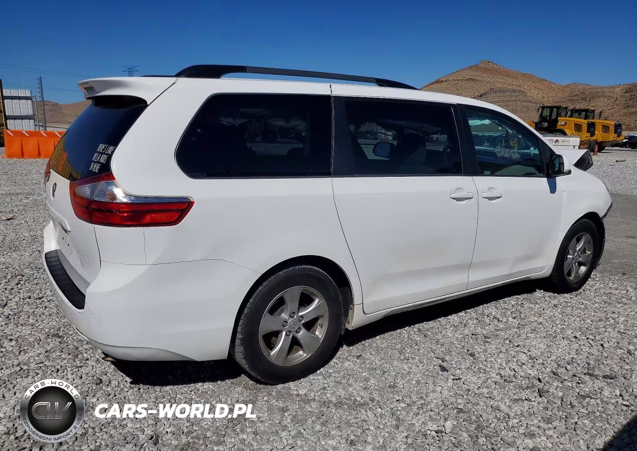 2015 Toyota Sienna Le VIN:5TDKK3DC4FS587317 - 3