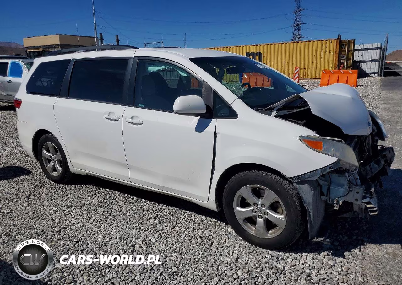 2015 Toyota Sienna Le VIN:5TDKK3DC4FS587317 - 4
