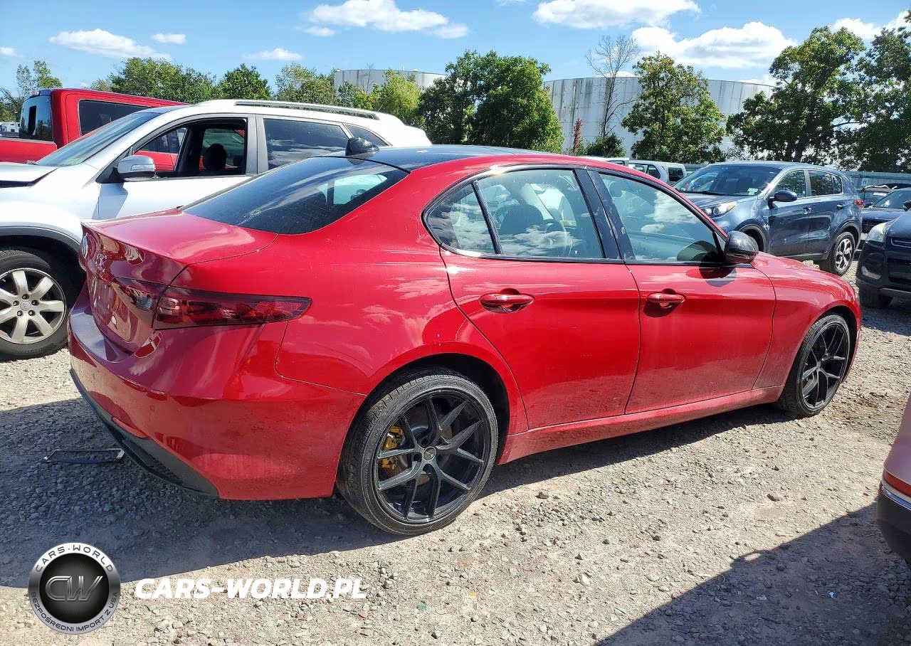 2018 Alfa Romeo Giulia Ti Q4 VIN:ZARFAEEN2J7577085 - 3