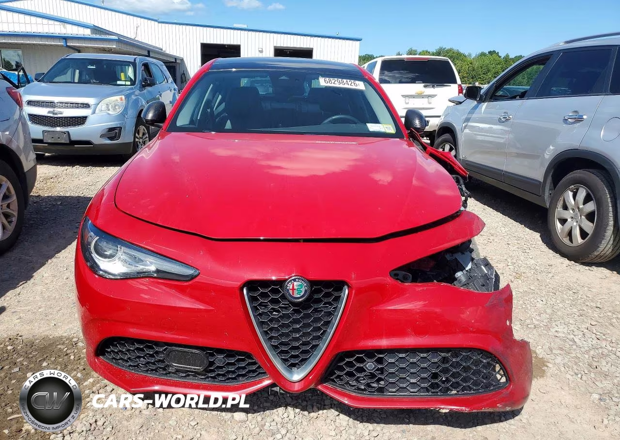 2018 Alfa Romeo Giulia Ti Q4 VIN:ZARFAEEN2J7577085 - 5