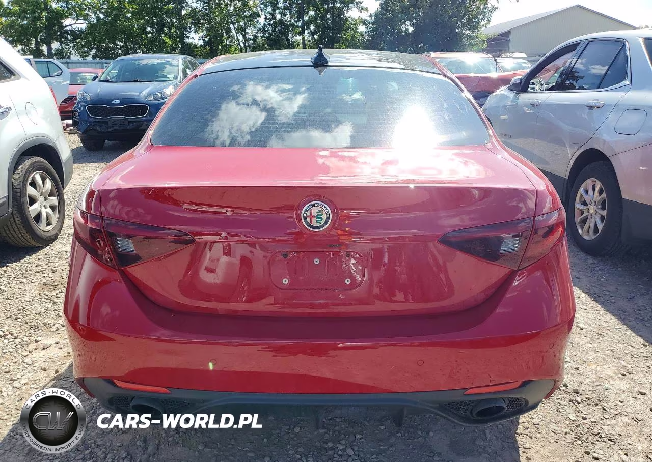 2018 Alfa Romeo Giulia Ti Q4 VIN:ZARFAEEN2J7577085 - 6