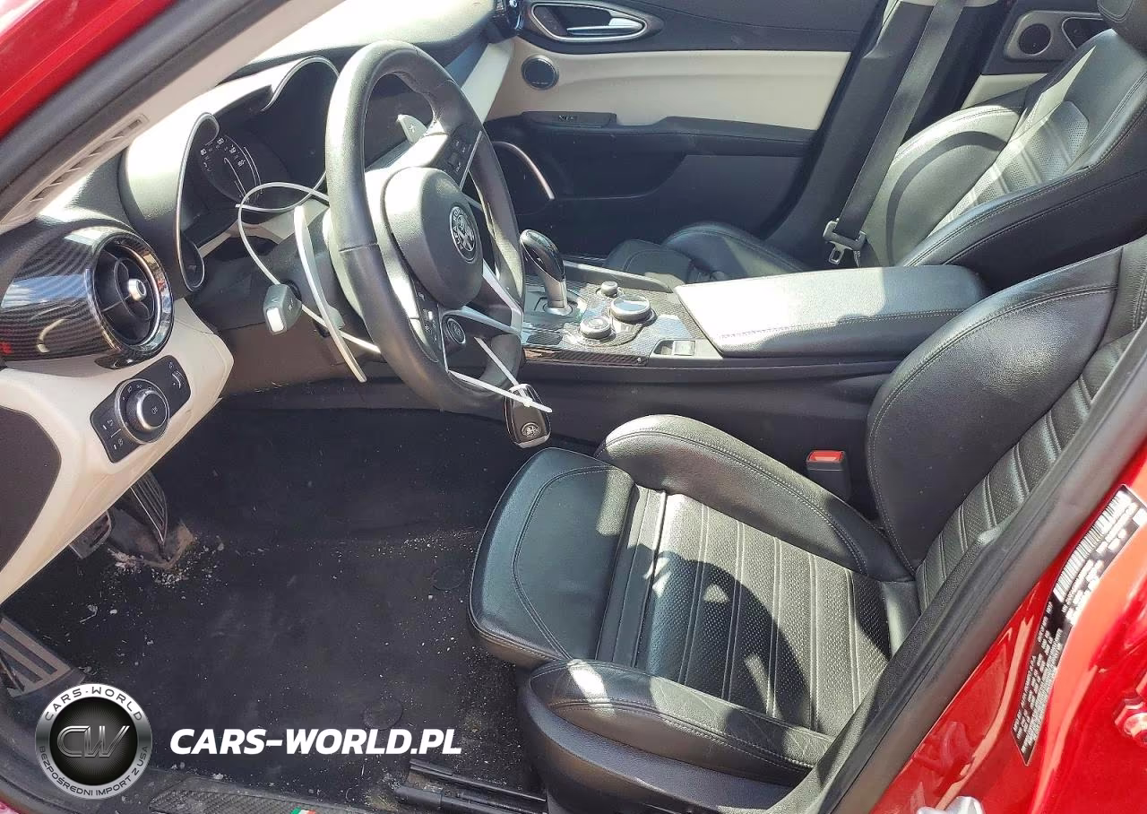 2018 Alfa Romeo Giulia Ti Q4 VIN:ZARFAEEN2J7577085 - 7