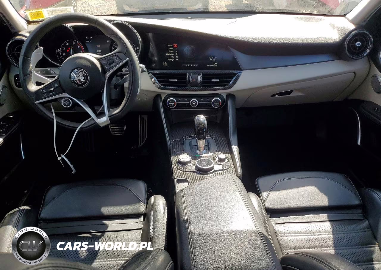 2018 Alfa Romeo Giulia Ti Q4 VIN:ZARFAEEN2J7577085 - 8