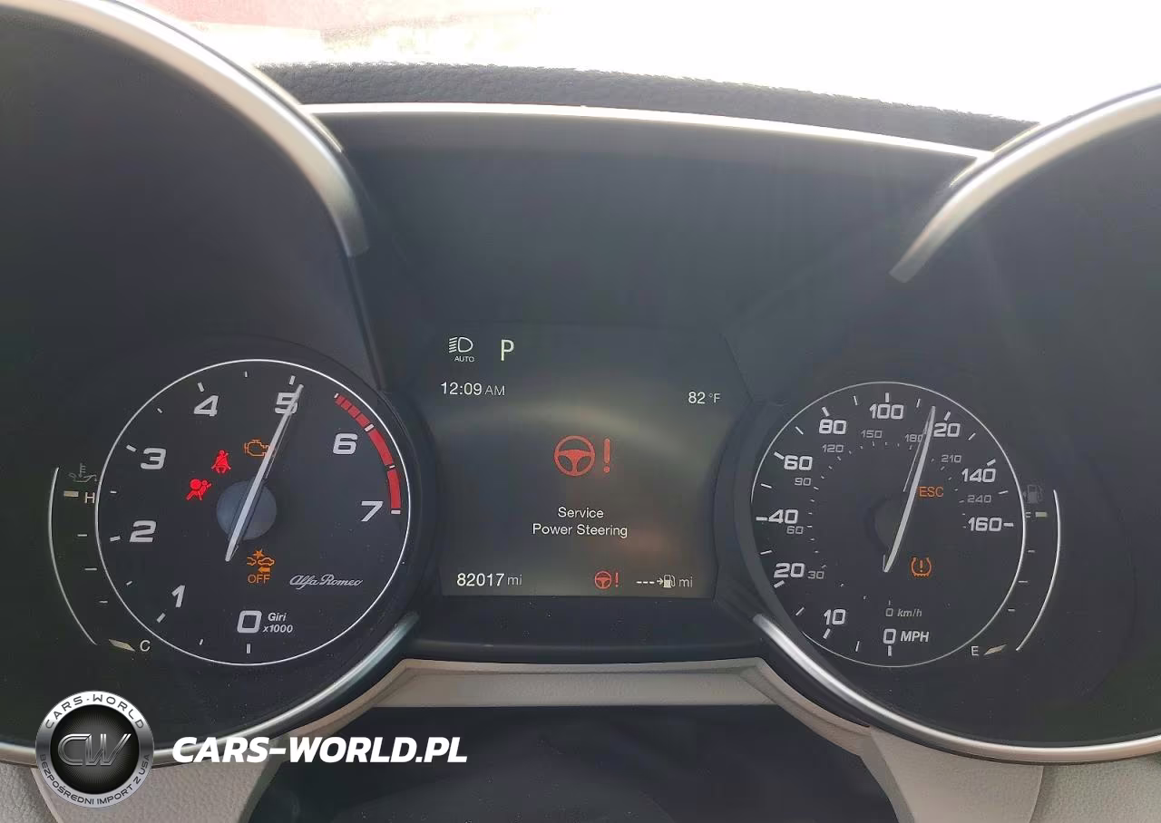 2018 Alfa Romeo Giulia Ti Q4 VIN:ZARFAEEN2J7577085 - 9