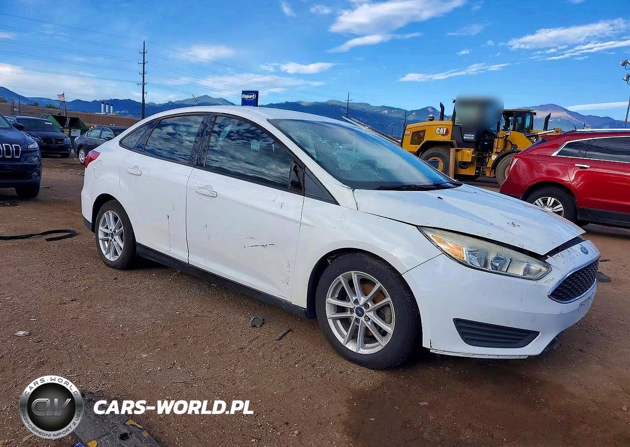 2017 Ford Focus Se VIN:1FADP3F27HL257650 - 4