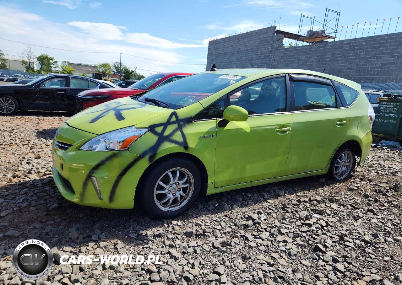 2013 Toyota Prius V Two – zdjęcie 1 z 12