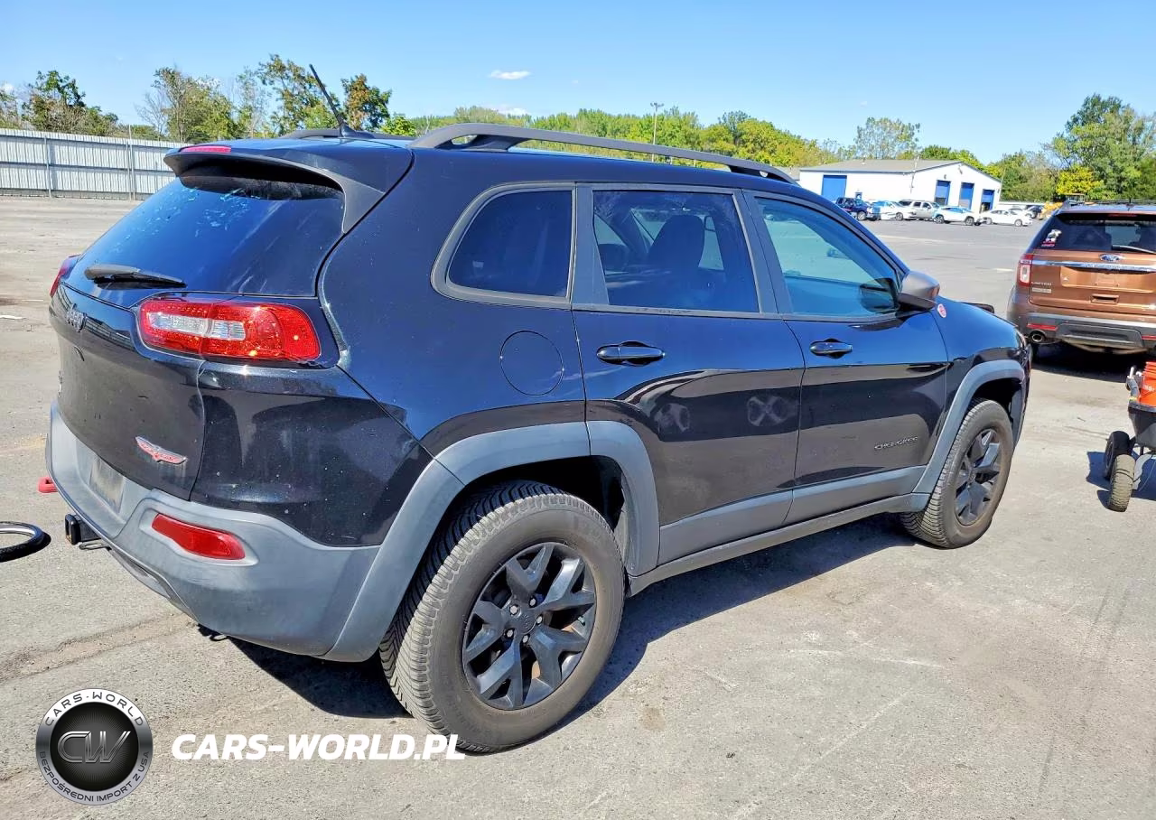 2015 Jeep Cherokee Trailhawk VIN:1C4PJMBS2FW735327 - 3