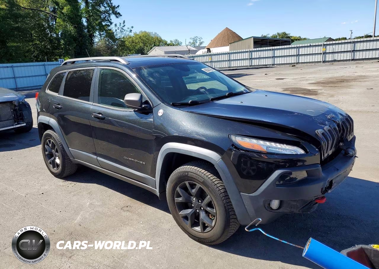 2015 Jeep Cherokee Trailhawk VIN:1C4PJMBS2FW735327 - 4