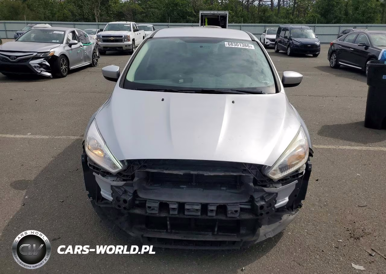 2018 Ford Focus Se VIN:1FADP3K25JL329389 - 5