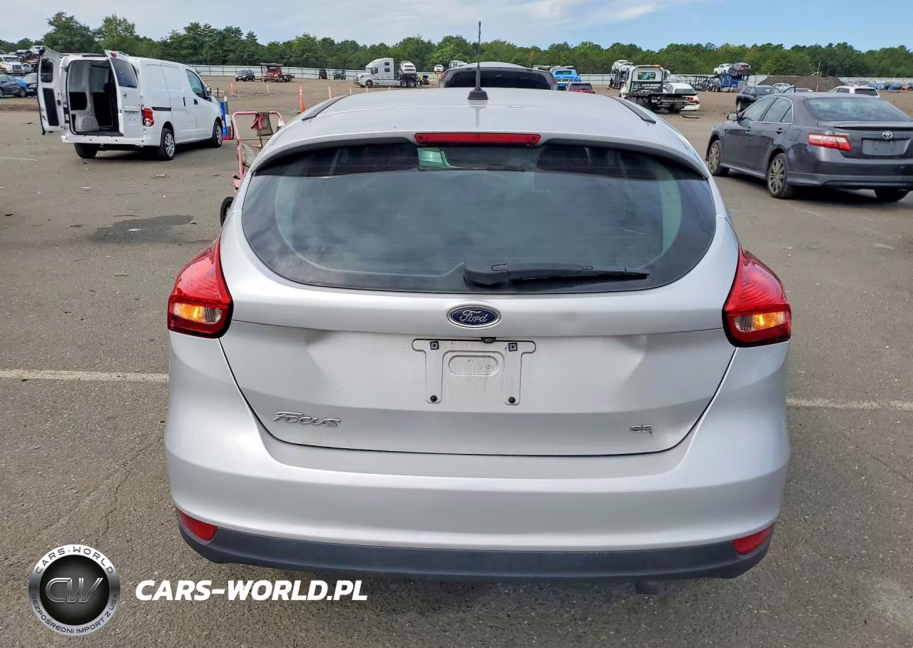 2018 Ford Focus Se VIN:1FADP3K25JL329389 - 6