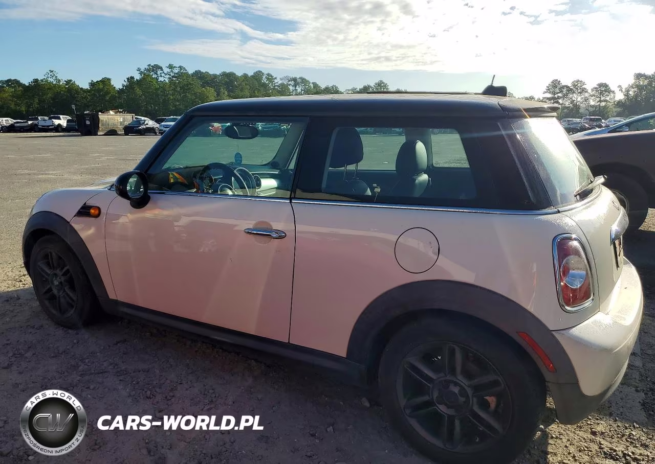 2011 Mini Cooper VIN:WMWSU3C5XBT251841 - 2
