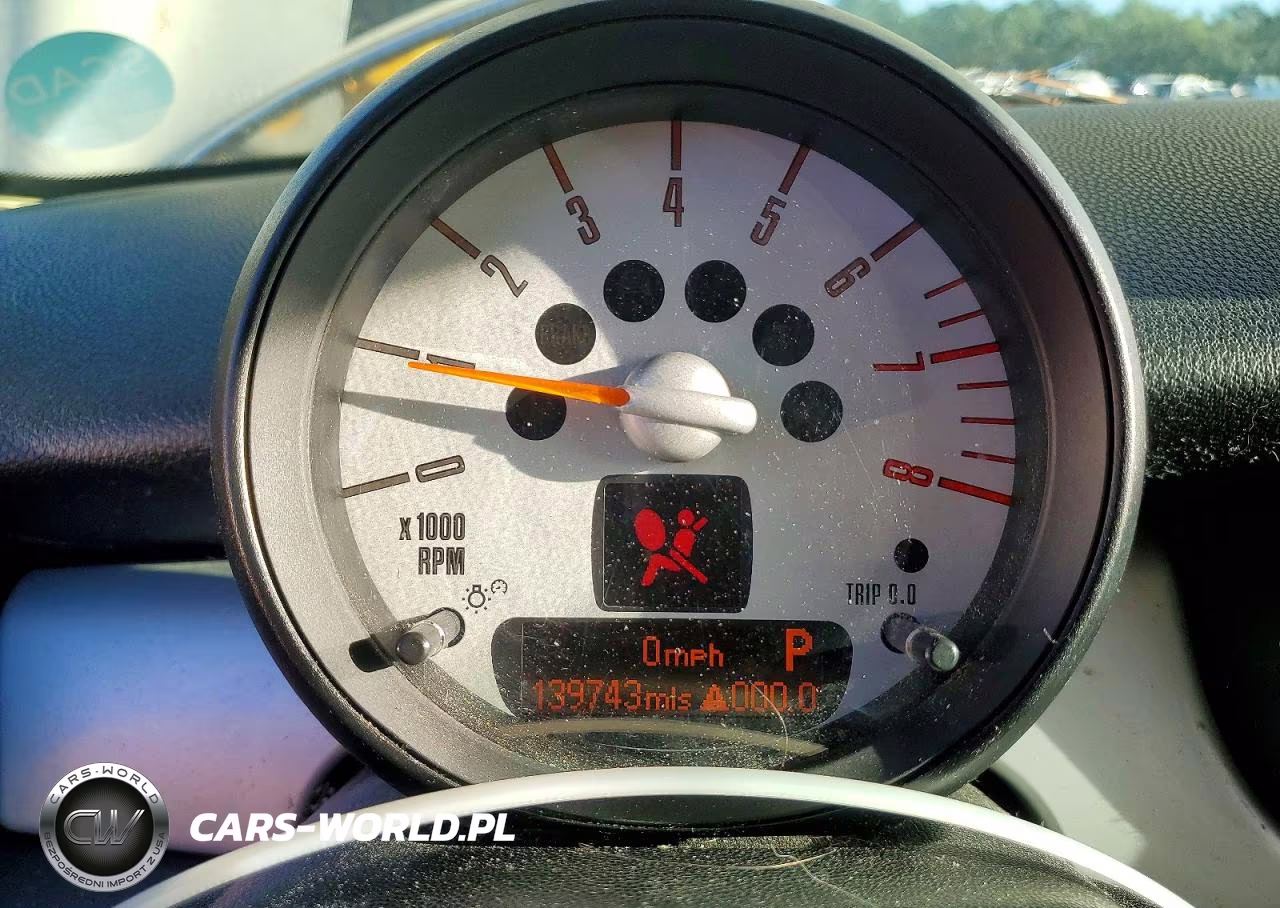 2011 Mini Cooper VIN:WMWSU3C5XBT251841 - 9