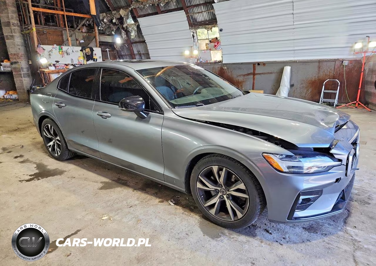 2019 Volvo S60 T6 R-Design VIN:7JRA22TM0KG014016 - 4