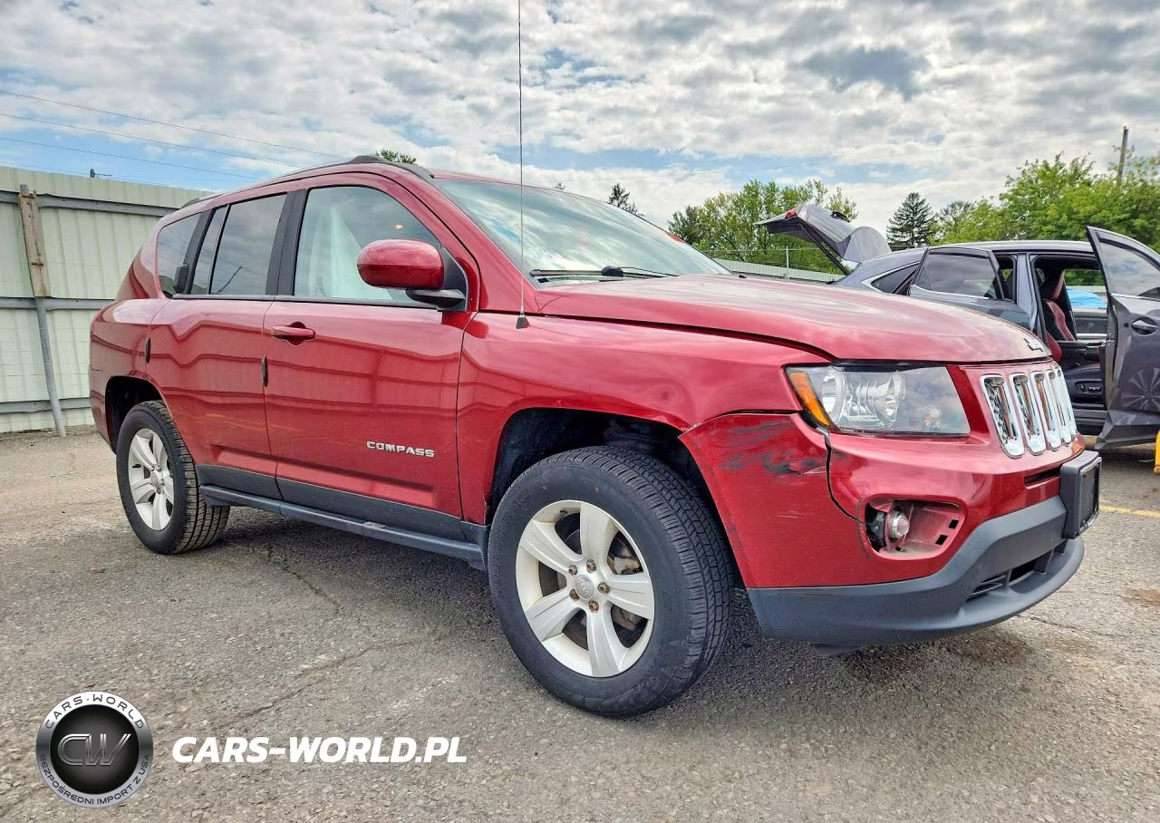 2015 Jeep Compass Latitude VIN:1C4NJDEB7FD143212 - 4