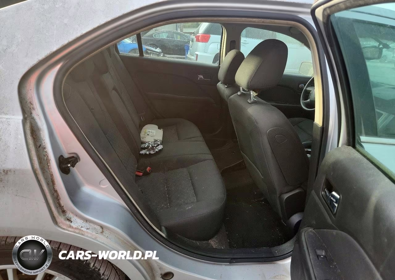 2010 Ford Fusion VIN:3FAHP0HA4AR201953 - 10