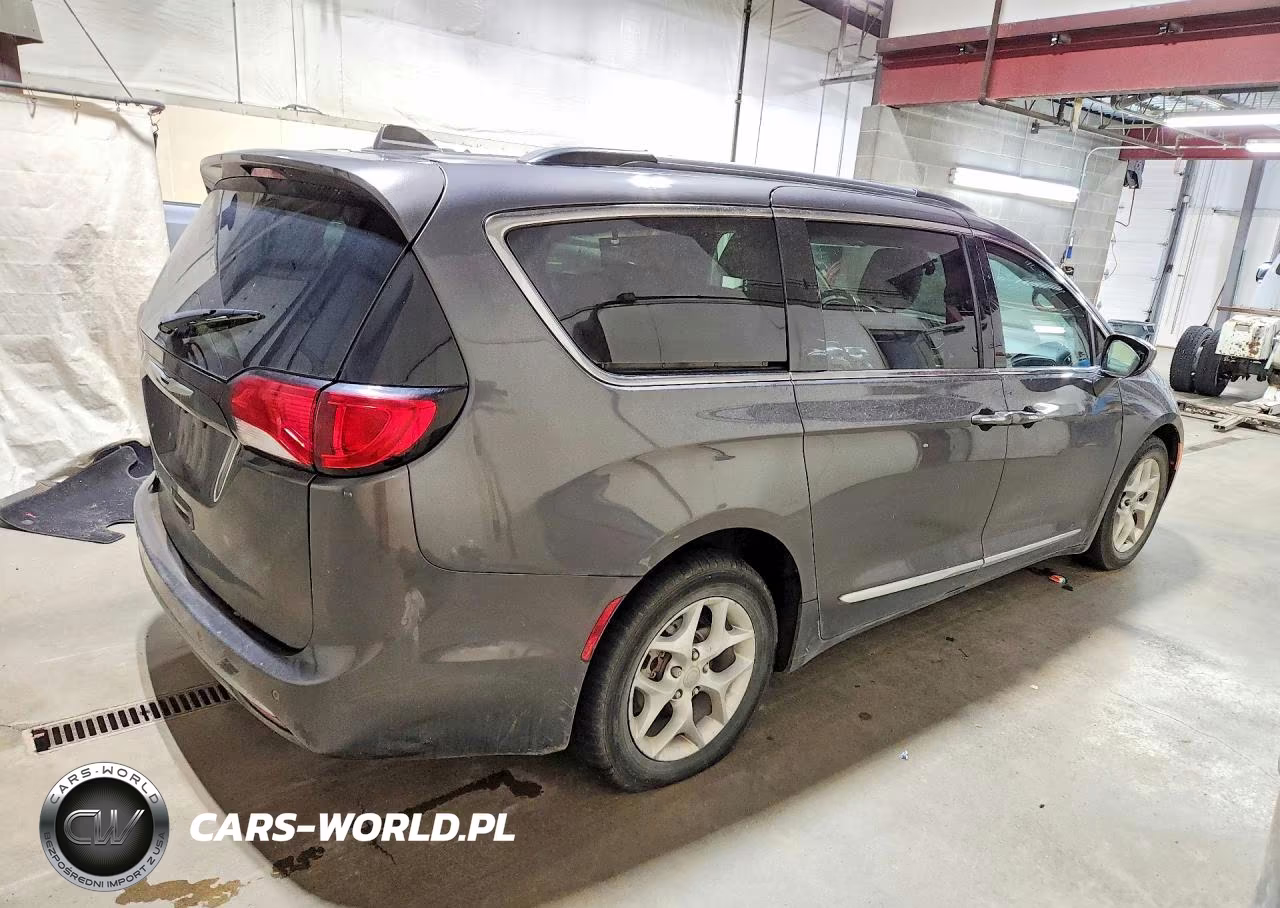 2017 Chrysler Pacifica Touring L VIN:2C4RC1BG5HR654122 - 3