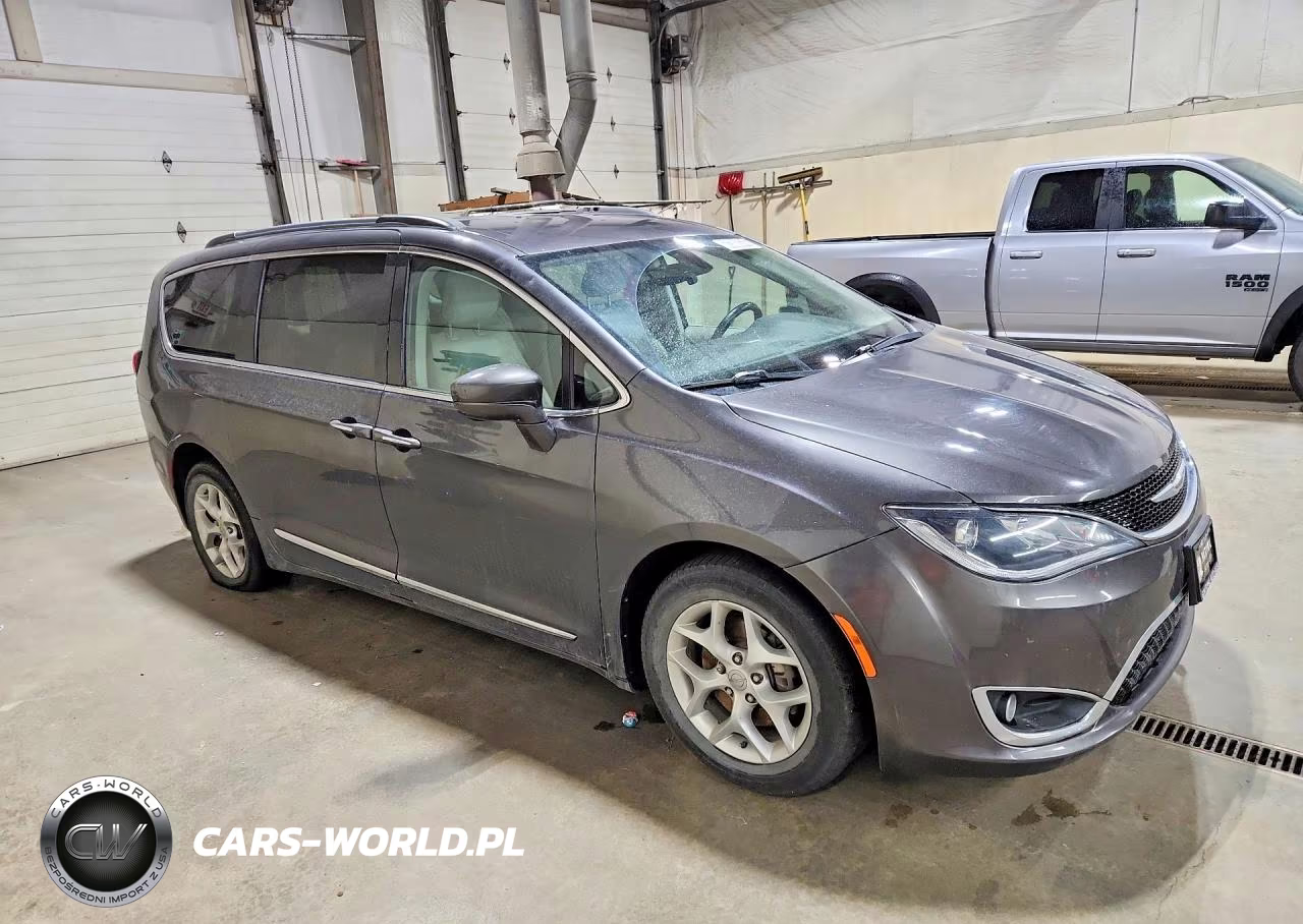 2017 Chrysler Pacifica Touring L VIN:2C4RC1BG5HR654122 - 4
