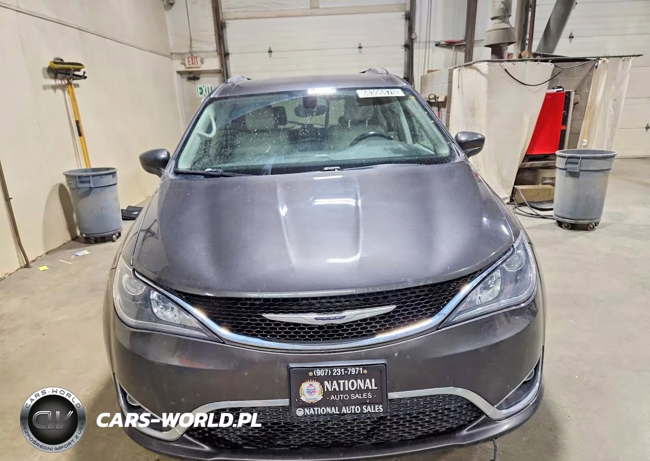 2017 Chrysler Pacifica Touring L VIN:2C4RC1BG5HR654122 - 5