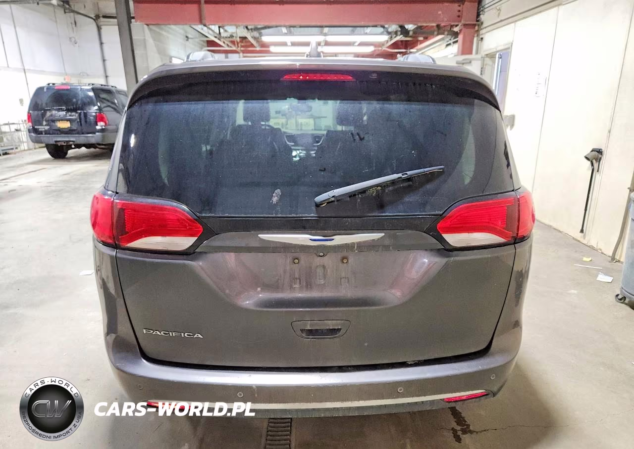 2017 Chrysler Pacifica Touring L VIN:2C4RC1BG5HR654122 - 6