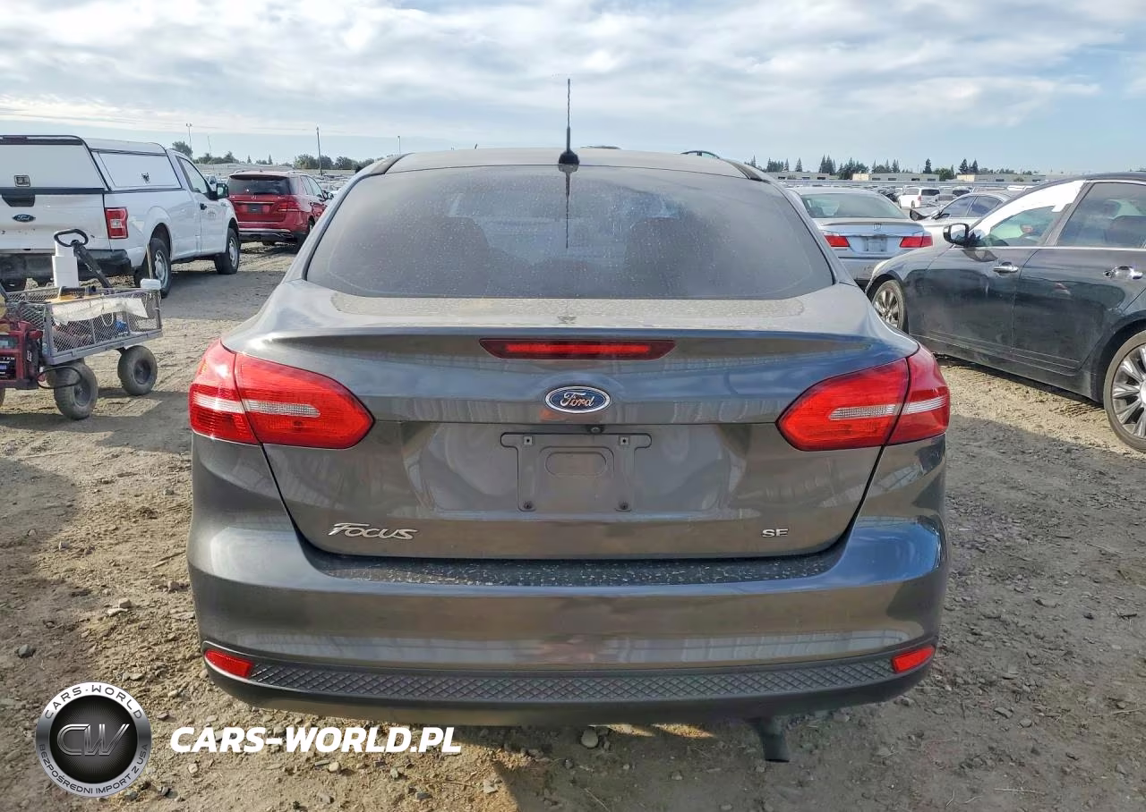 2016 Ford Focus Se VIN:1FADP3F23GL346369 - 6