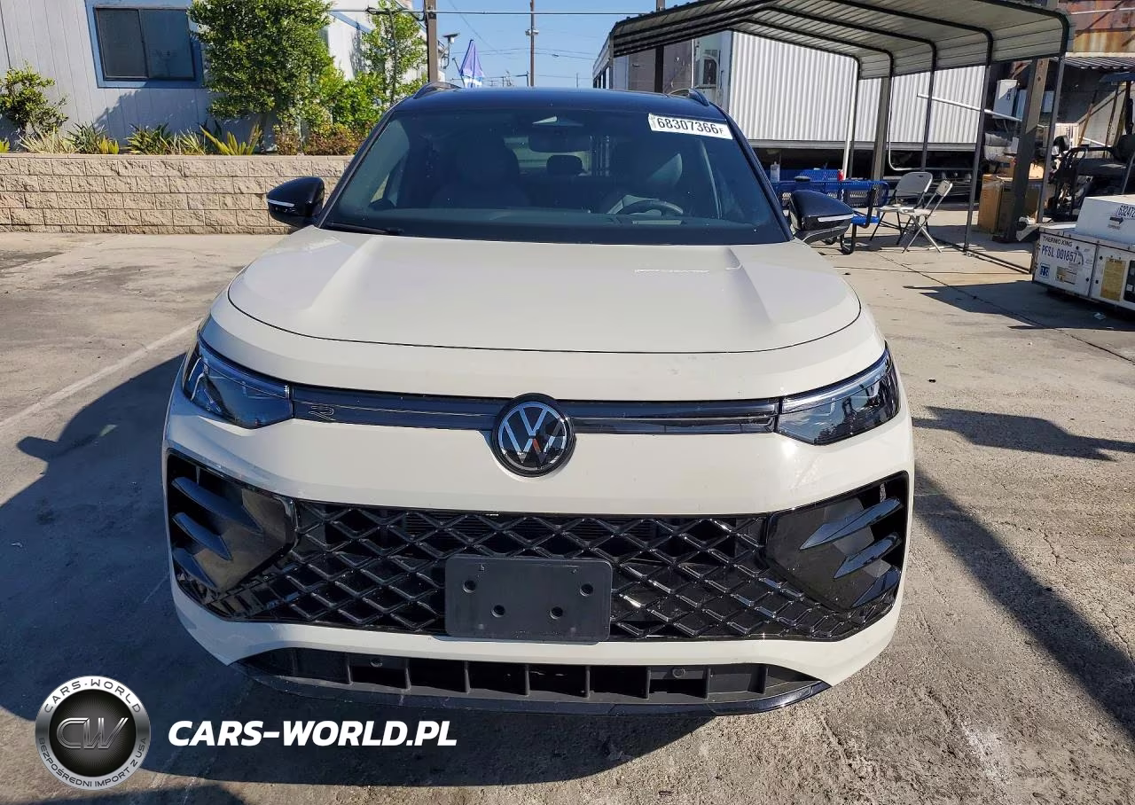 2026 Volkswagen Tiguan Se R-Line Black VIN:3VVHR7RM2TM030661 - 5
