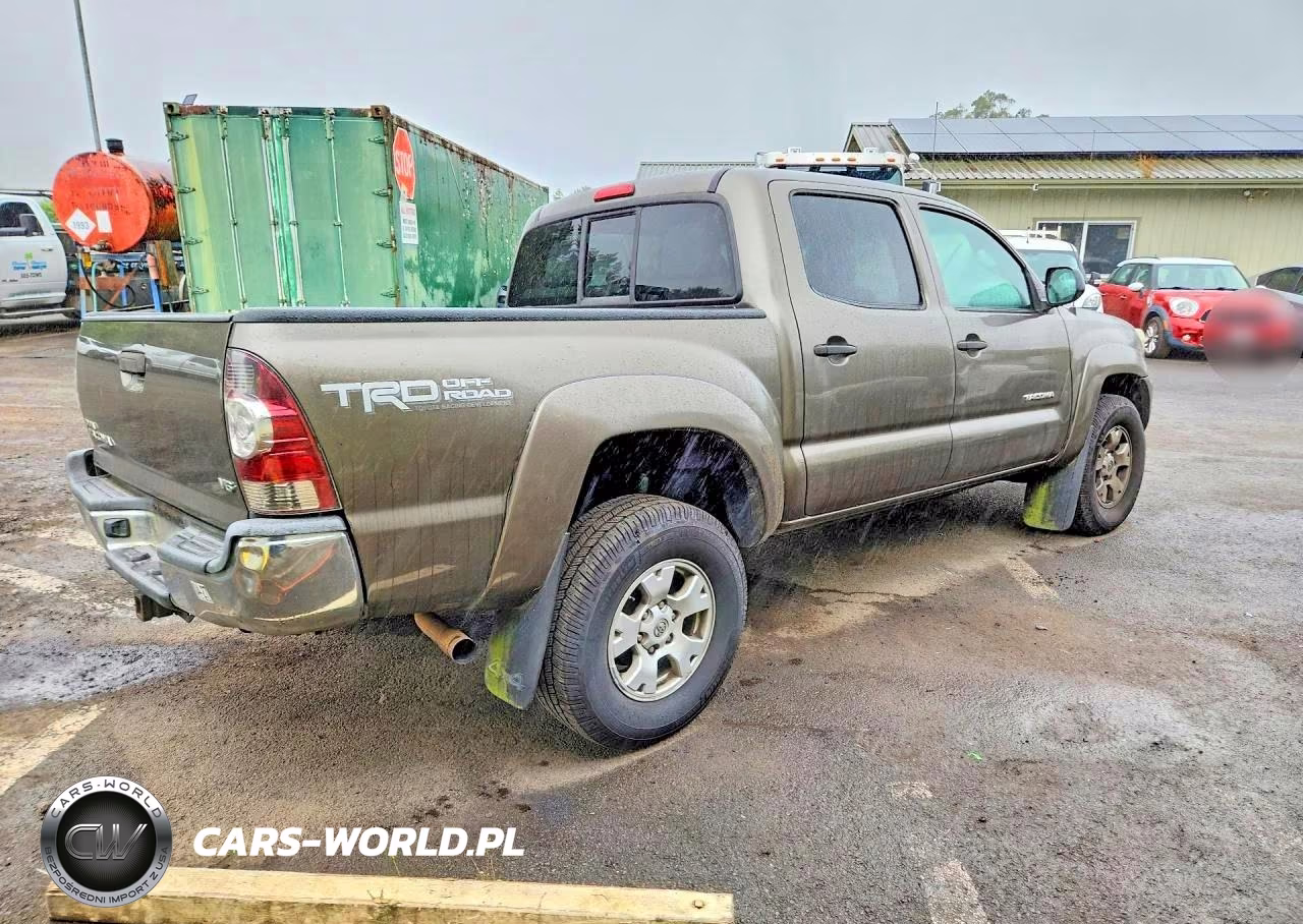 2013 Toyota Tacoma V6 VIN:3TMLU4EN1DM116467 - 3